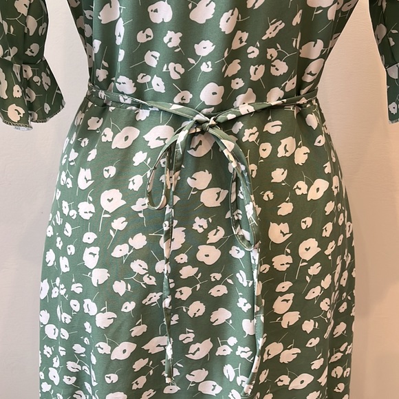 Swintager Green Floral Ruffle-Sleeve Wrap Midi Dress - Medium - Picture 3 of 15